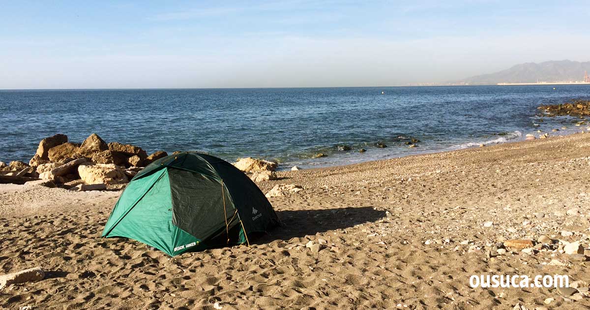 Campingausrüstung für Zelten und Camping