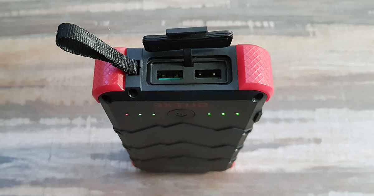 Wasserdichte Powerbank mit wasserdichtem USB-Verschluss.