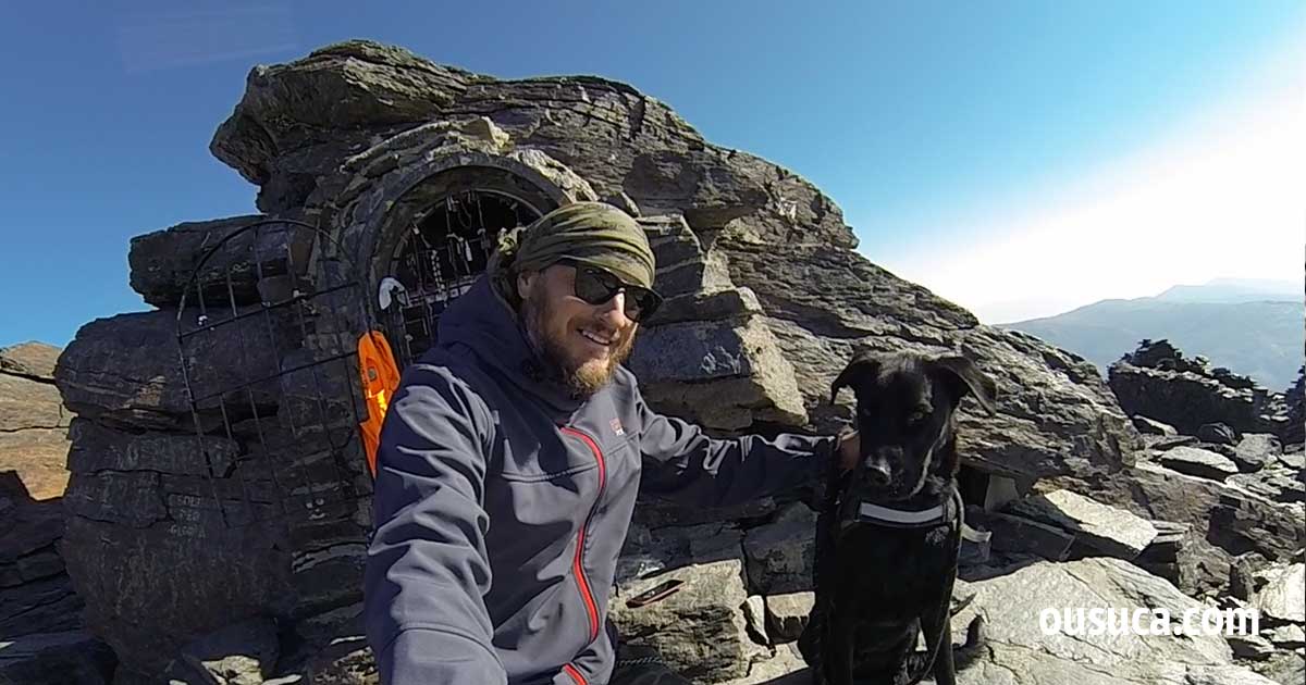 Wetterkleidung beim Gipfelaufstieg auf den Mulhacén: Softshell Jacke Scandinavian Explorer.