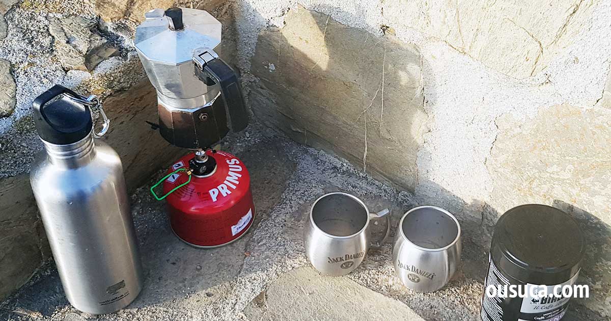 Abenteuer Ausrüstung: Outdoor Kaffee kochen.