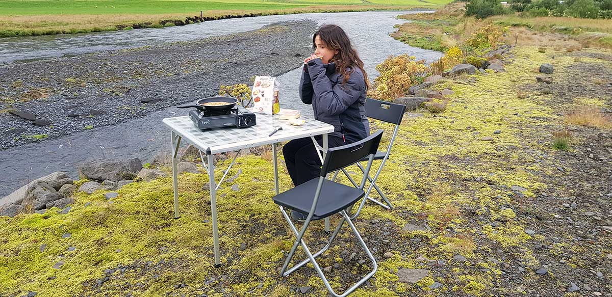Camping in Island: Essen vom Gaskocher.