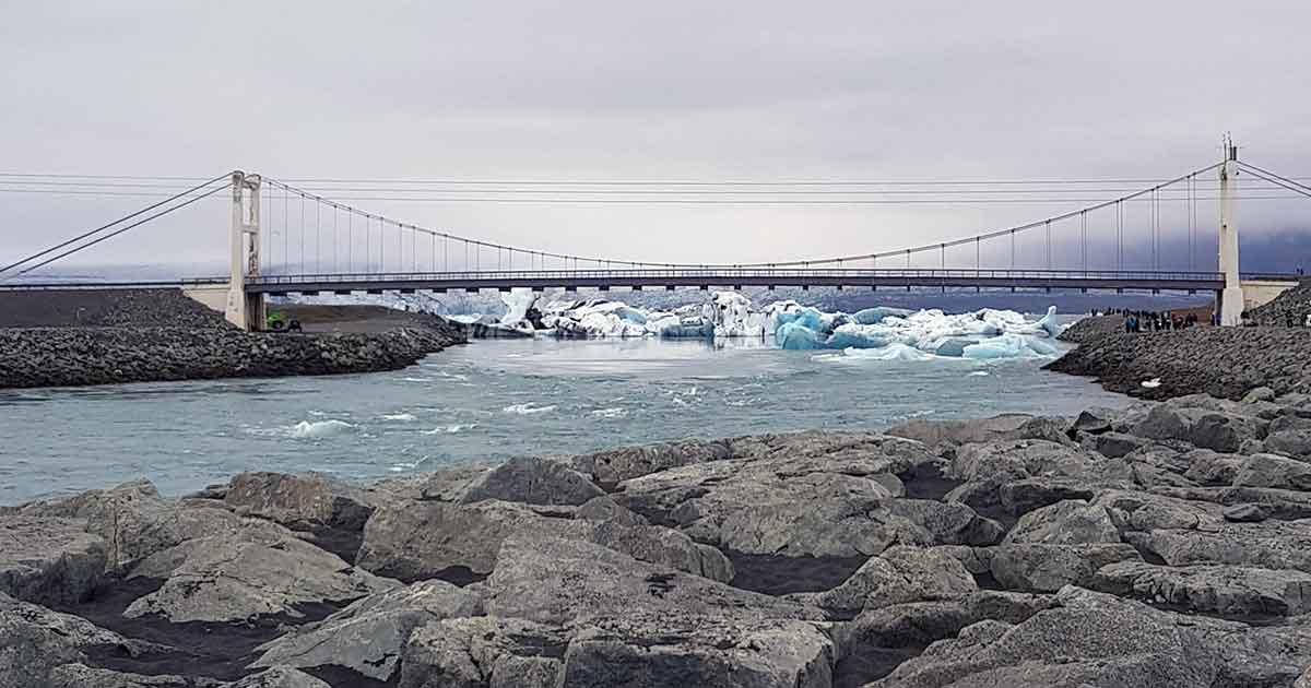 Verkehrstipps für Island: Befahren von einspurigen Brücken.