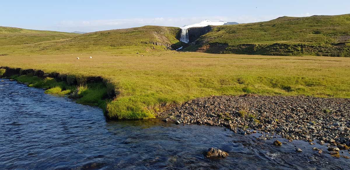 Island Rundreise, Wasserfall. Das unberührte Island entdecken.