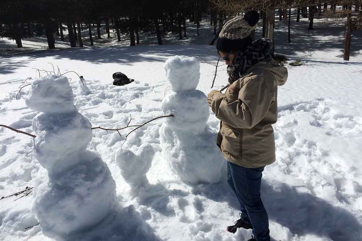 Winteraktivitäten Tipps: Schneemann bauen.