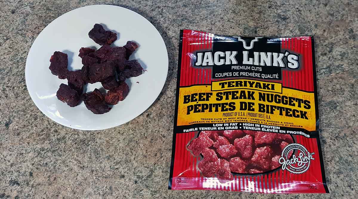 Haltbare Lebensmittel für unterwegs: Beef Jerky Teriyaki Geschmack von Jack Links.
