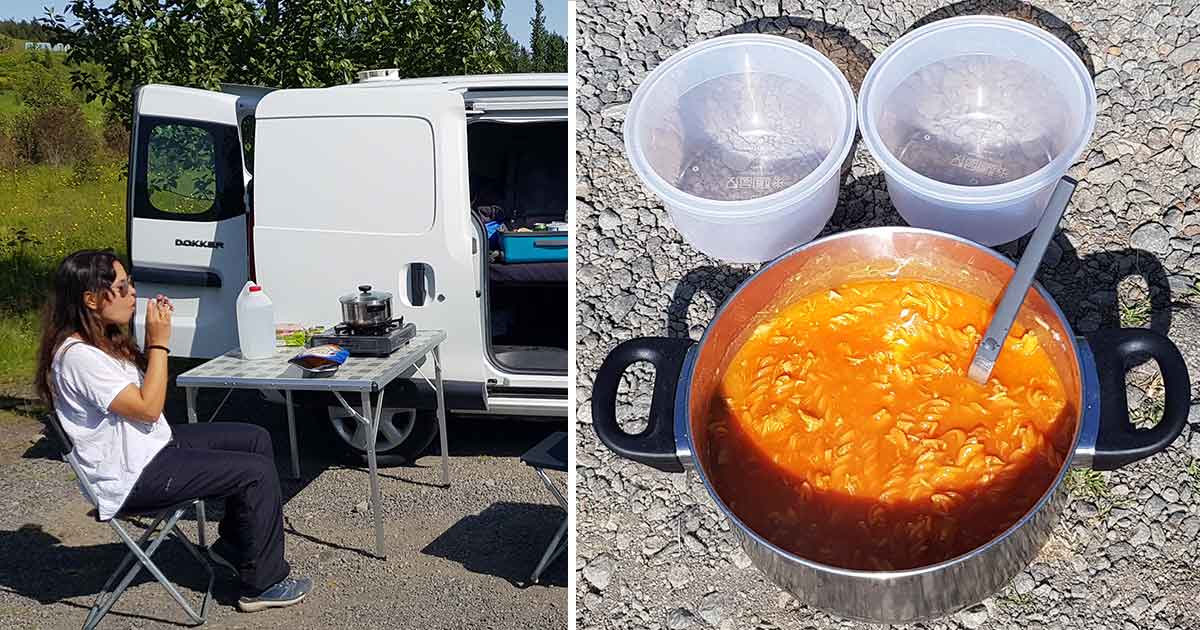 Campingessen und Roadtrip Rezept: Käsenudeln mit Tomatensoße.