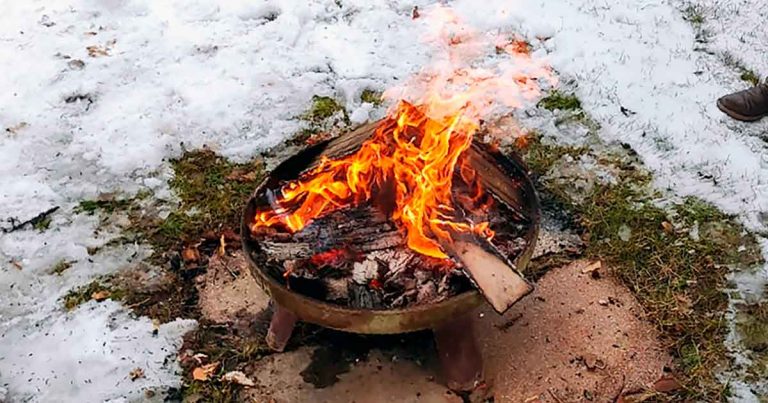 Lagerfeuer 1x1 Basics: Wo erlaubt, Wie machen, Was Essen ...