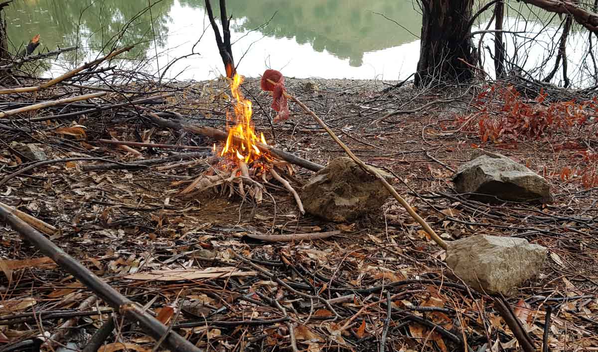 Campen und Lagerfeuer am See