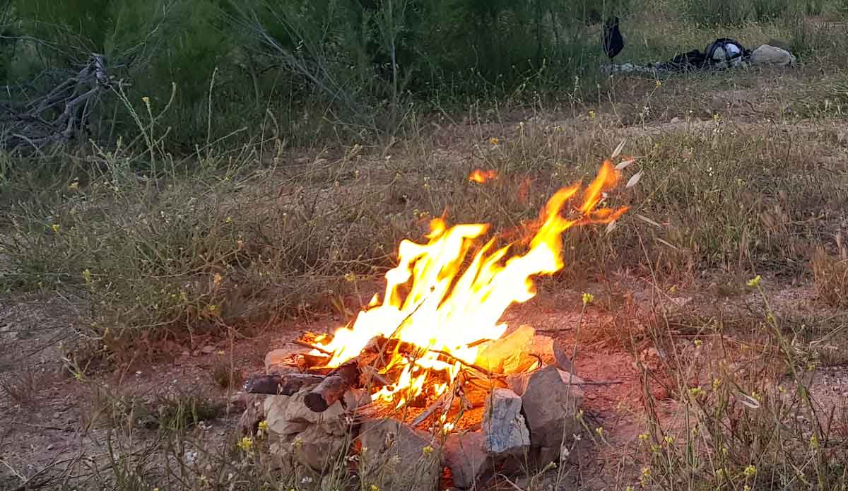 Aktivitäten im Frühling: Ein Lagerfeuer machen