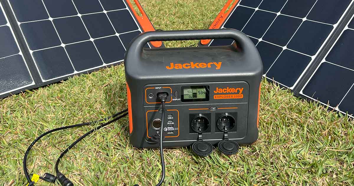 Solargenerator Jackery Explorer 1000 mit 2 Solarpanels SolarSaga
