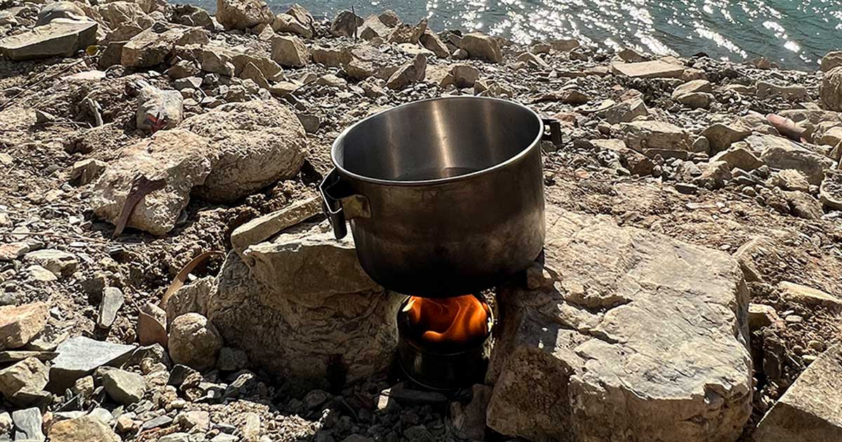 Survival Kocher Thunfischdose und gerösteter Thunfisch Rezept Kochen mit der Thunfischdose und gerösteten Thunfisch essen