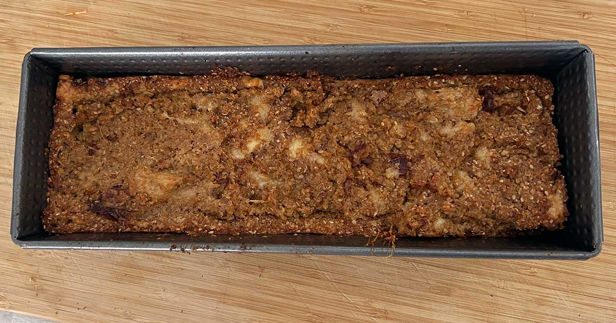 Selbst gebackenes Proteinbrot Frisch aus dem Backofen