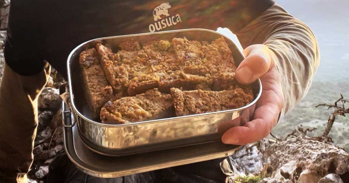 Iss das selbst gebackene Proteinbrot zu Hause oder Outdoor