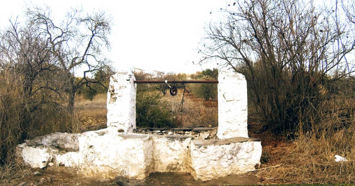 Unabhängige und autarke Versorgung mit Trinkwasser durch eigenen Brunnen Autark mit Wasser versorgen durch eigenen Brunnen