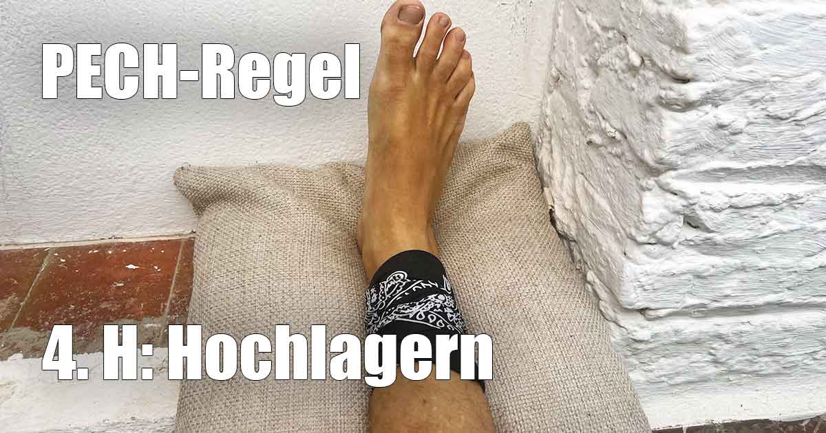 Lagere die Verletzung hoch, um die Blutzufuhr zu verringern Lagere in Schritt 4 der PECH Regel die verletzte Stelle hoch