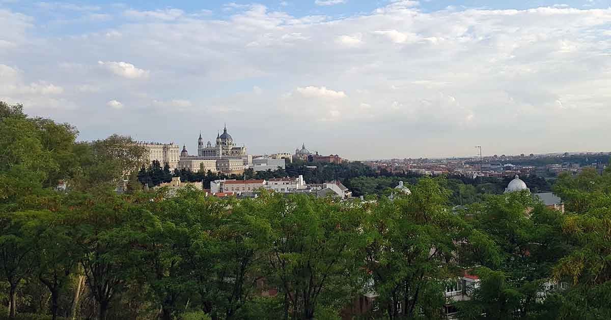 Sichere Schlafplätze in Städten, bewachsene Stellen Draußen übernachten in Städten auf bewachsenen Stellen