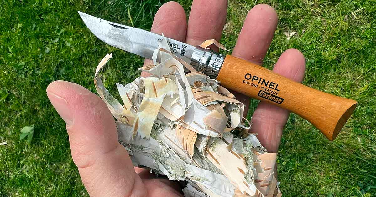 Birkenrinde ist sehr gut als Zunder geeignet Birkenrinde ist als Zunder durch Funken vom Feuerstahl leicht entflammbar