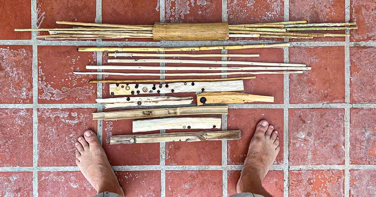 Beherrsche alle Feuerbohren Techniken wie Bow Drill und Hand Drill Lerne die verschiedenen Techniken im Feuerbohren wie Bow Drill und Hand Drill