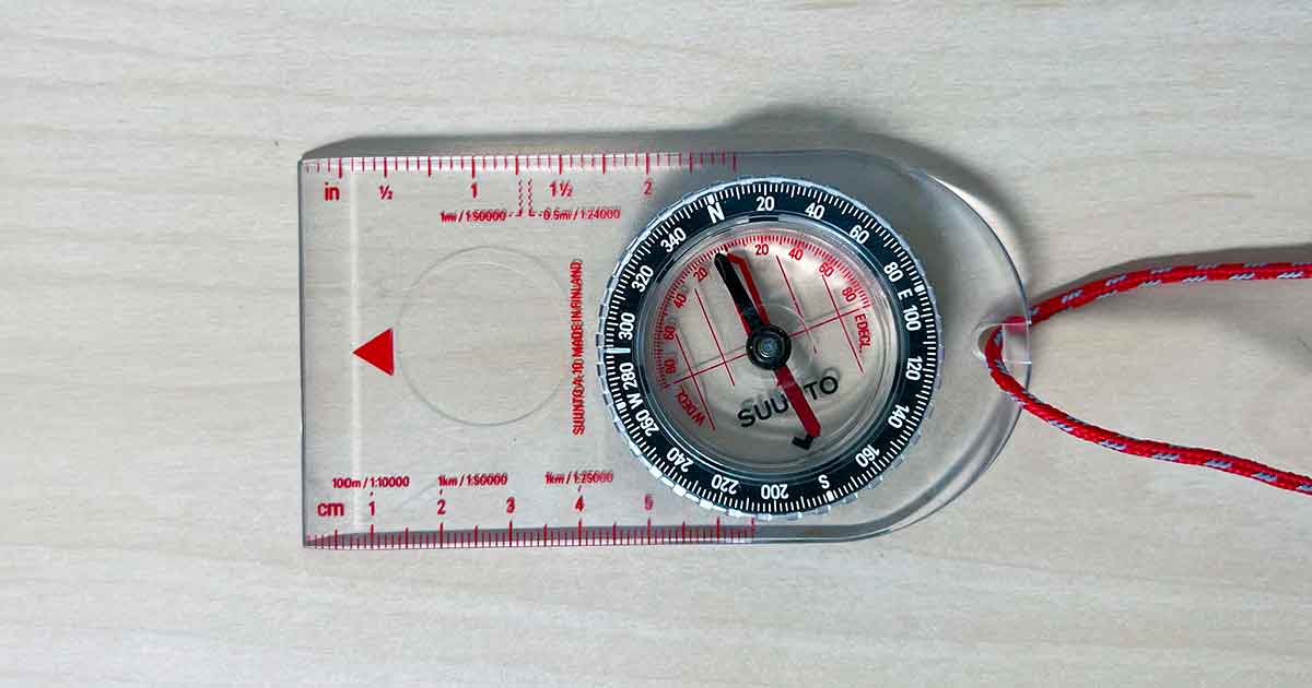 Kartenkompass mit durchsichtiger Kompassplatte von Suunto
